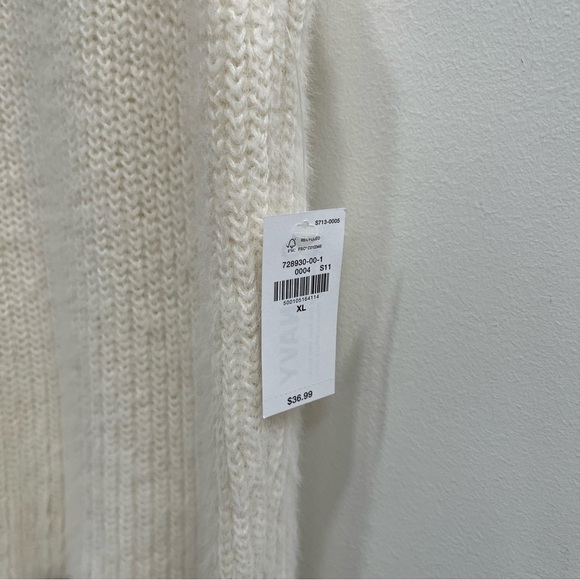 Old Navy Mock-Neck Eyelash Fuzzy Knit Sweater Vest Cream Sleeveless Sweater XL - Picture 3 of 7